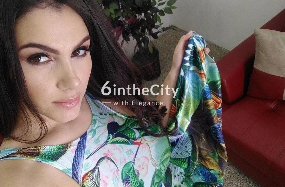 Leslie escort in  Frankreich