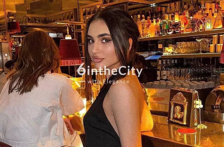 Karina escort in Parigi Francia
