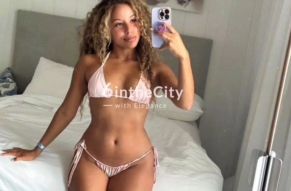 Mariana escort in  Francia